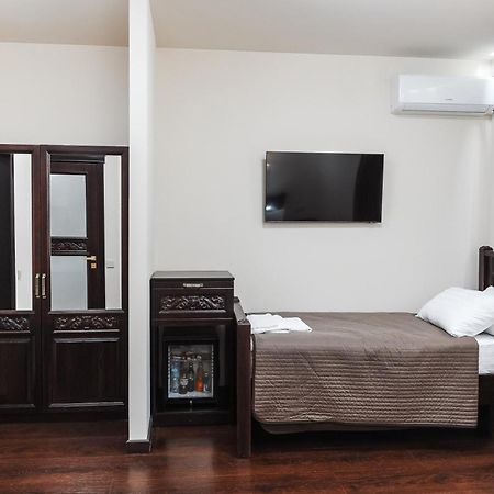 Dvin Hotel Pavlodar Eksteriør bilde