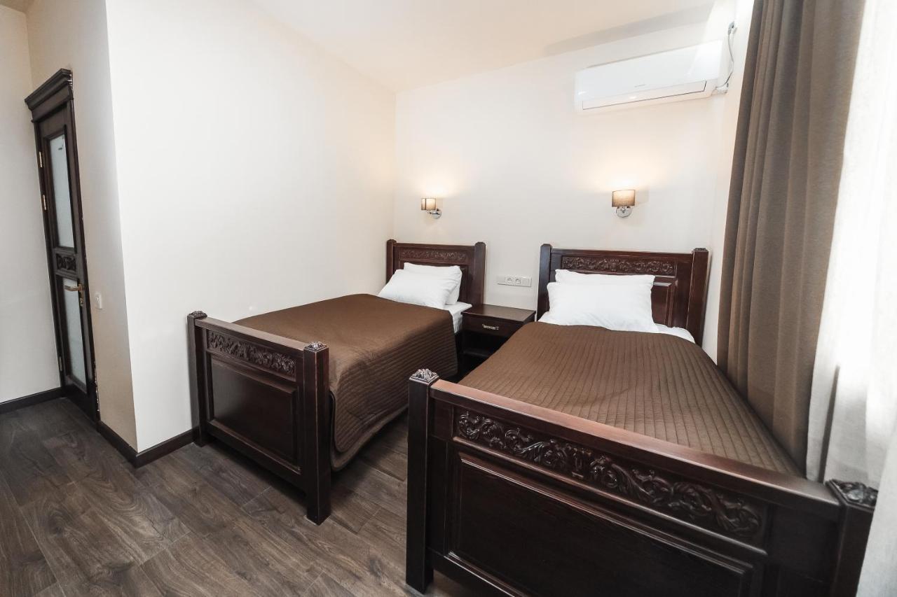 Dvin Hotel Pavlodar Eksteriør bilde