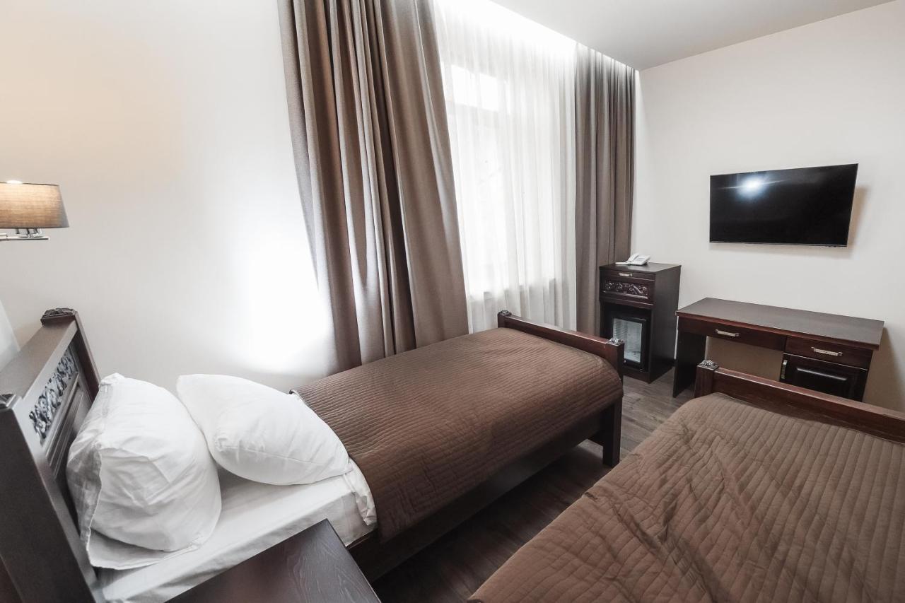 Dvin Hotel Pavlodar Eksteriør bilde