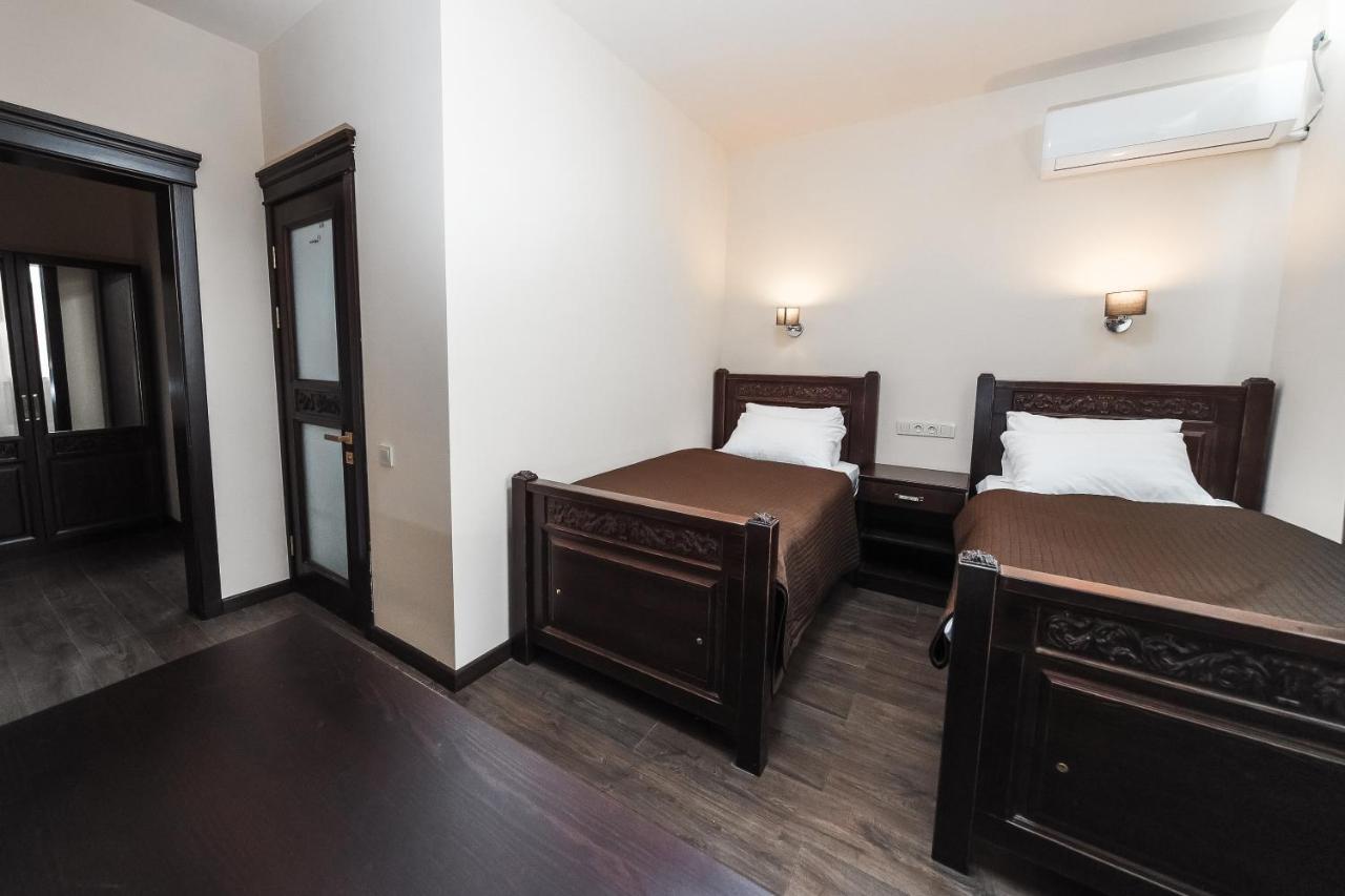 Dvin Hotel Pavlodar Eksteriør bilde