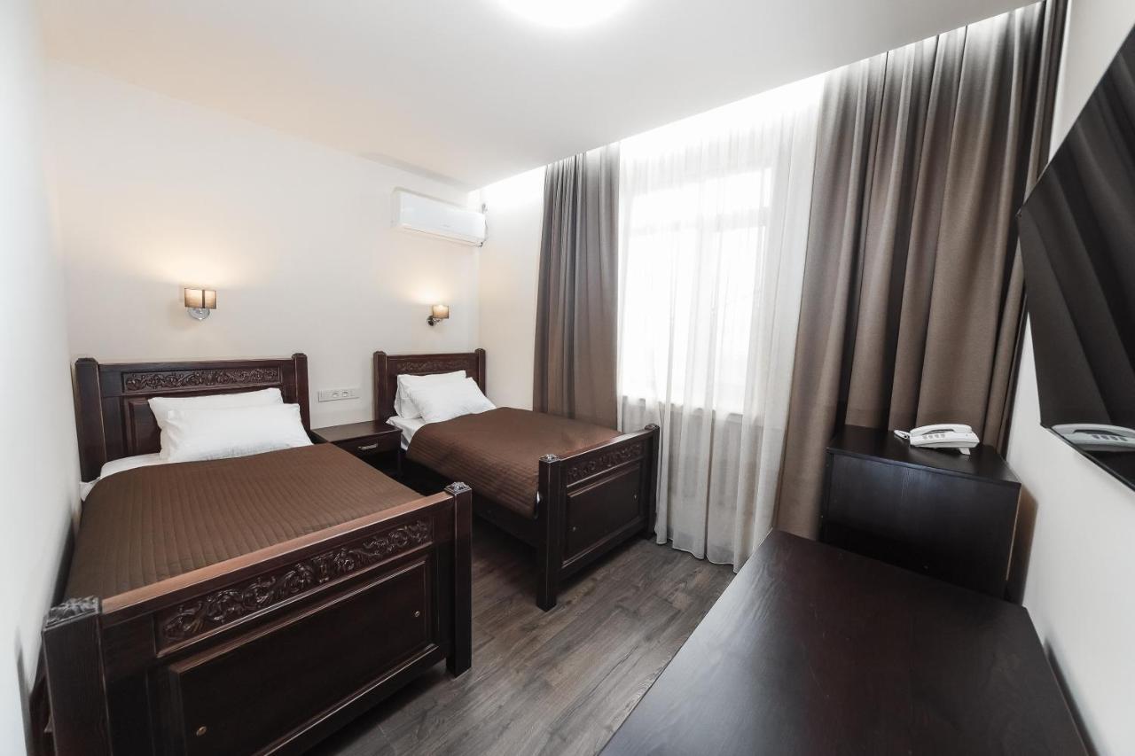 Dvin Hotel Pavlodar Eksteriør bilde