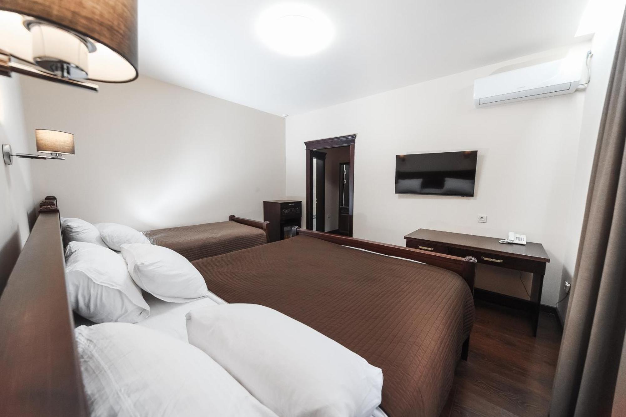 Dvin Hotel Pavlodar Eksteriør bilde