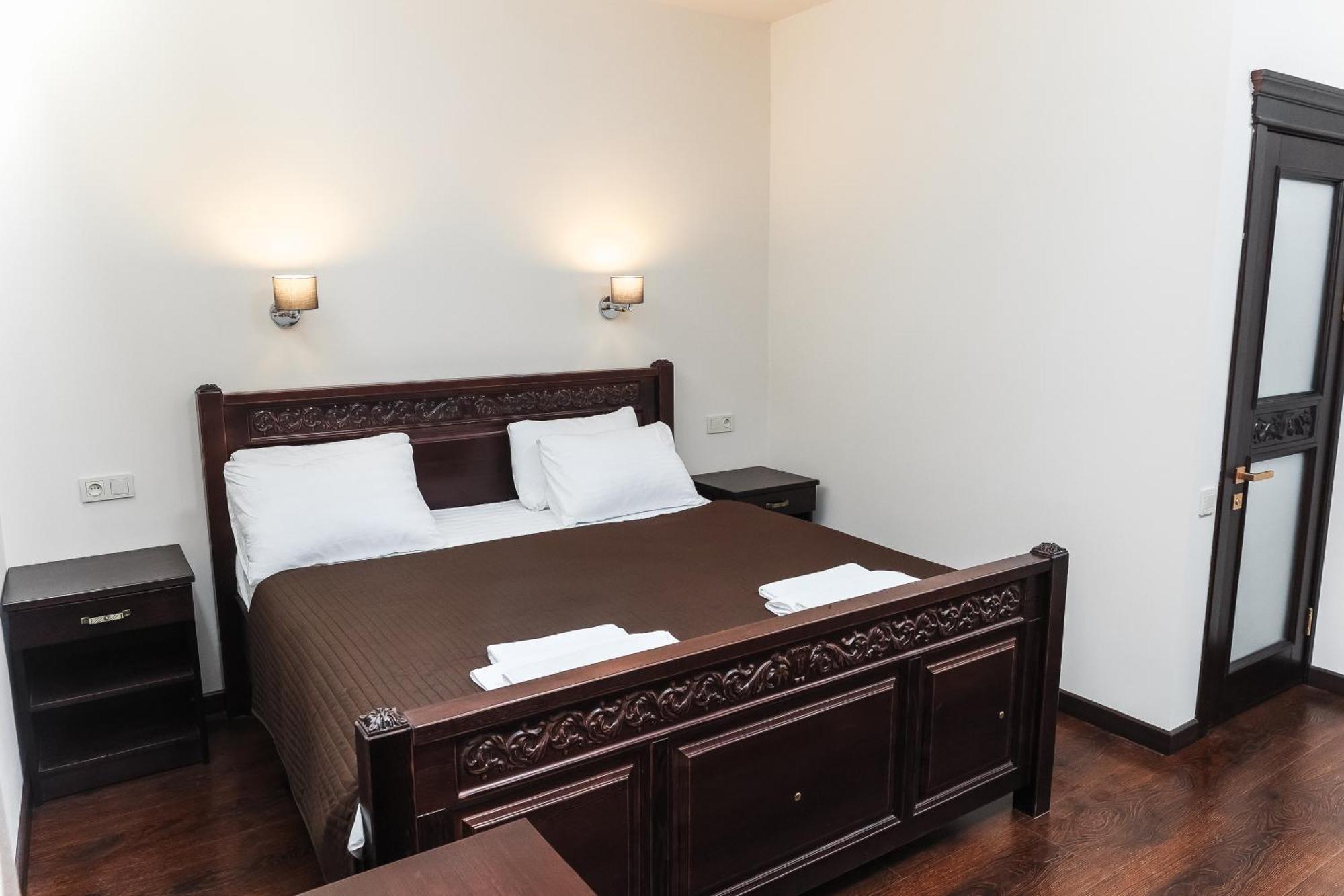 Dvin Hotel Pavlodar Eksteriør bilde