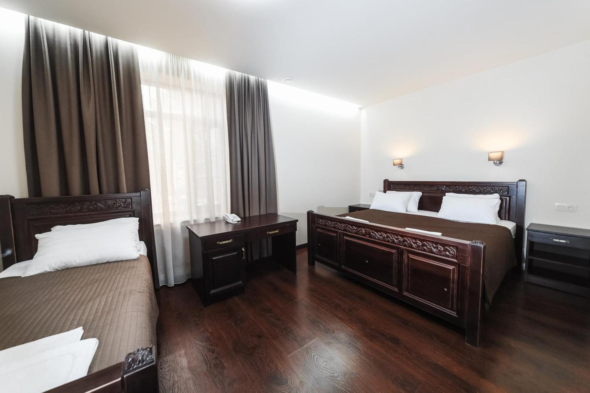 Dvin Hotel Pavlodar Eksteriør bilde