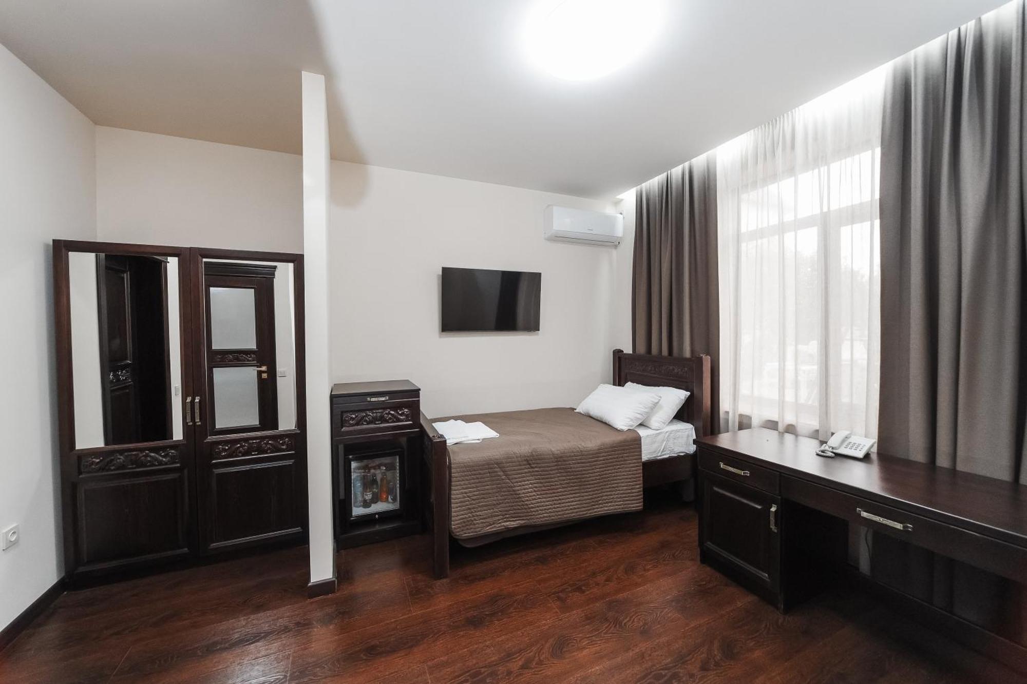Dvin Hotel Pavlodar Eksteriør bilde