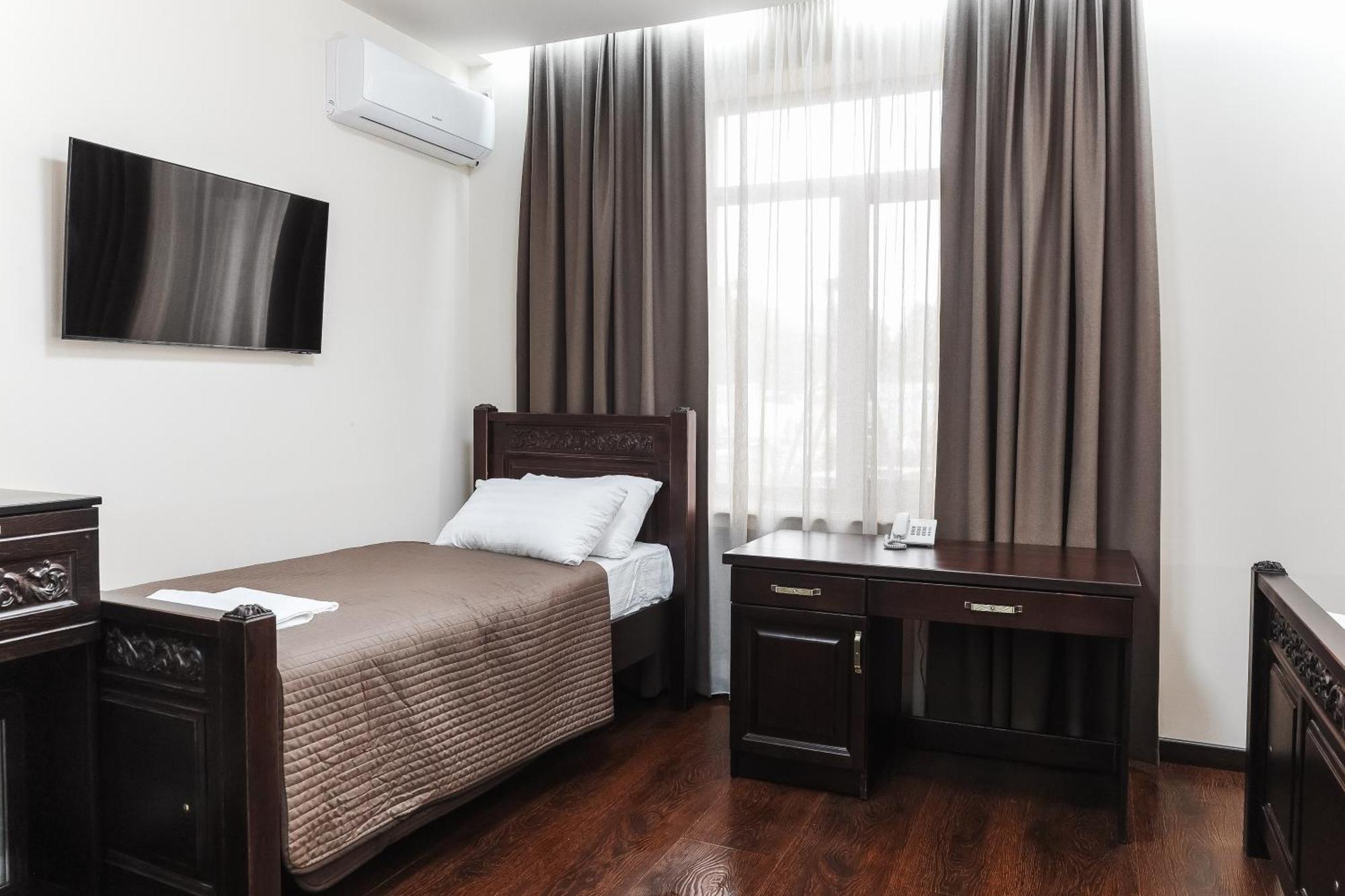 Dvin Hotel Pavlodar Eksteriør bilde