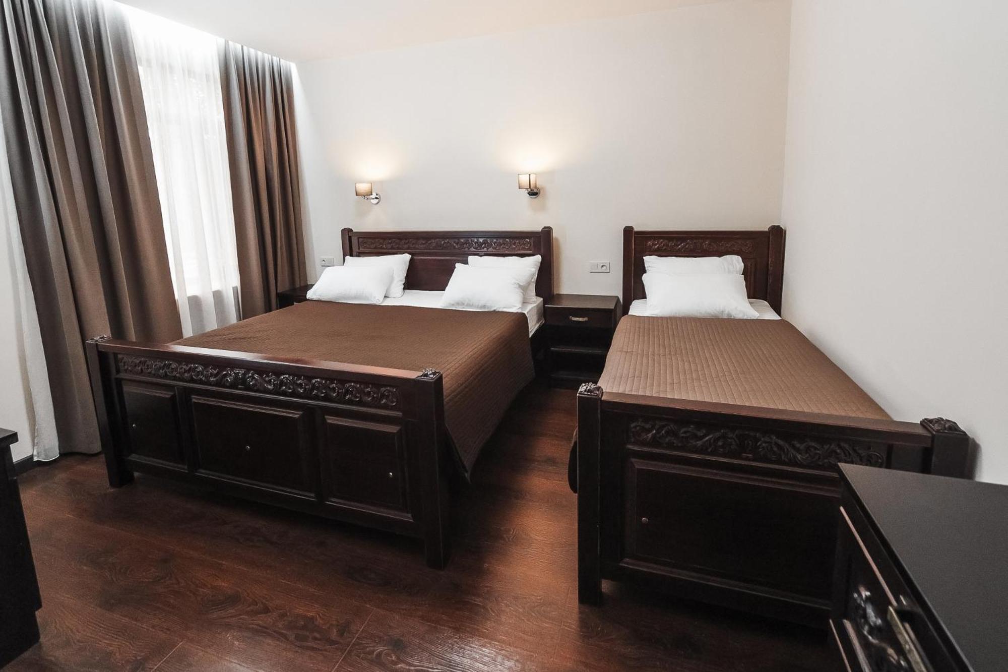 Dvin Hotel Pavlodar Eksteriør bilde