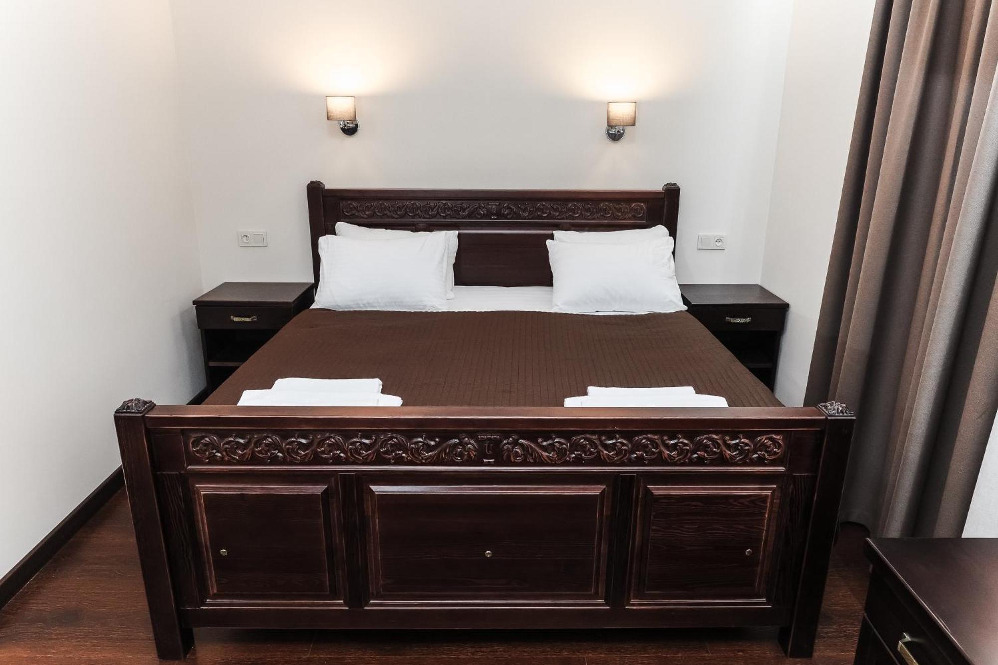 Dvin Hotel Pavlodar Eksteriør bilde