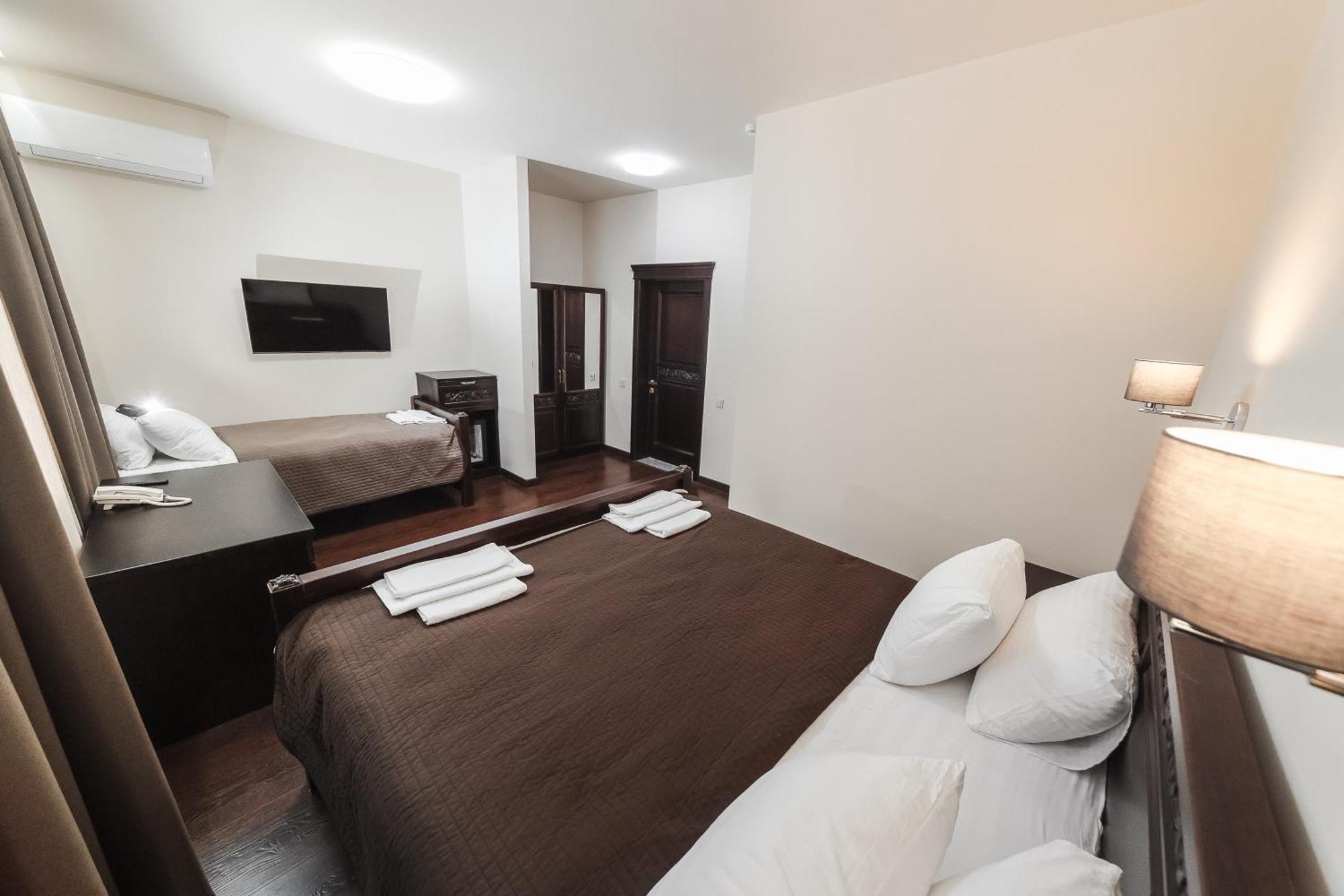 Dvin Hotel Pavlodar Eksteriør bilde