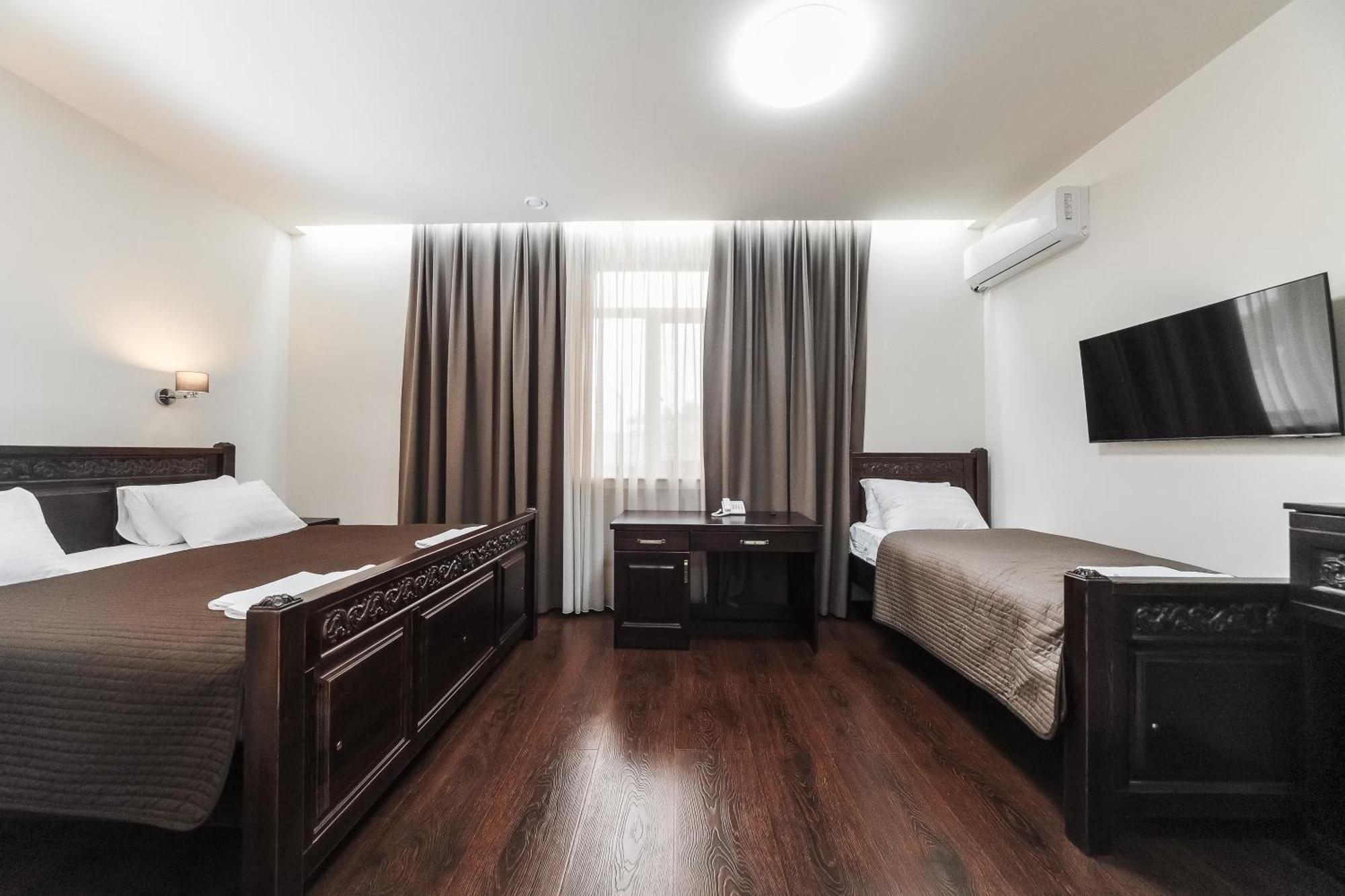 Dvin Hotel Pavlodar Eksteriør bilde