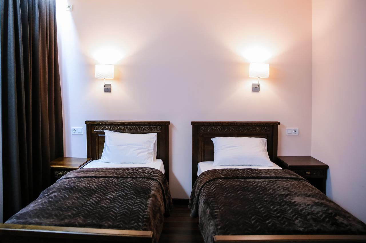 Dvin Hotel Pavlodar Eksteriør bilde