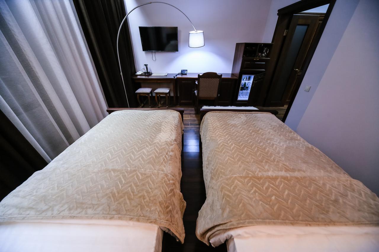 Dvin Hotel Pavlodar Eksteriør bilde
