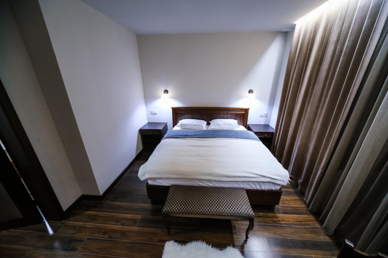 Dvin Hotel Pavlodar Eksteriør bilde