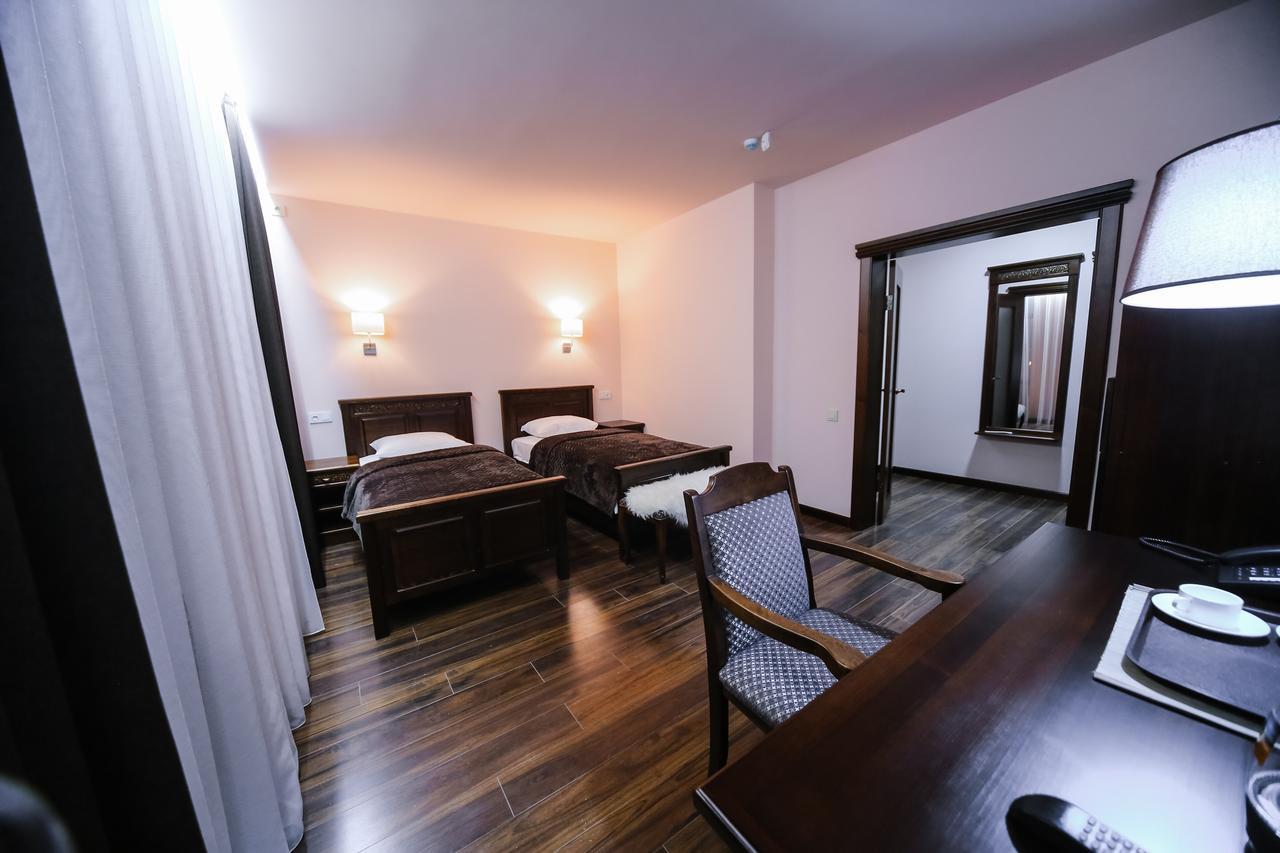 Dvin Hotel Pavlodar Eksteriør bilde