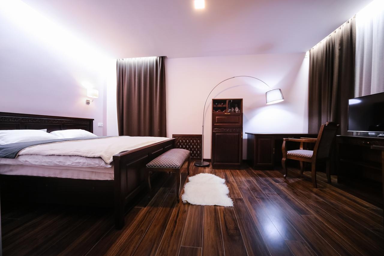 Dvin Hotel Pavlodar Eksteriør bilde