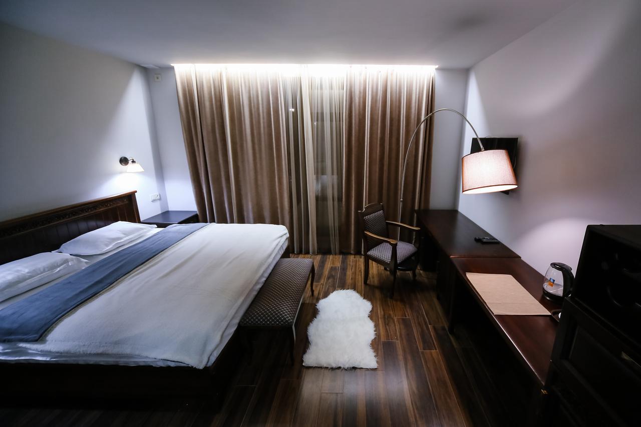 Dvin Hotel Pavlodar Eksteriør bilde