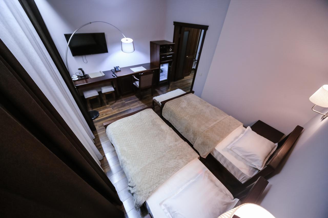 Dvin Hotel Pavlodar Eksteriør bilde
