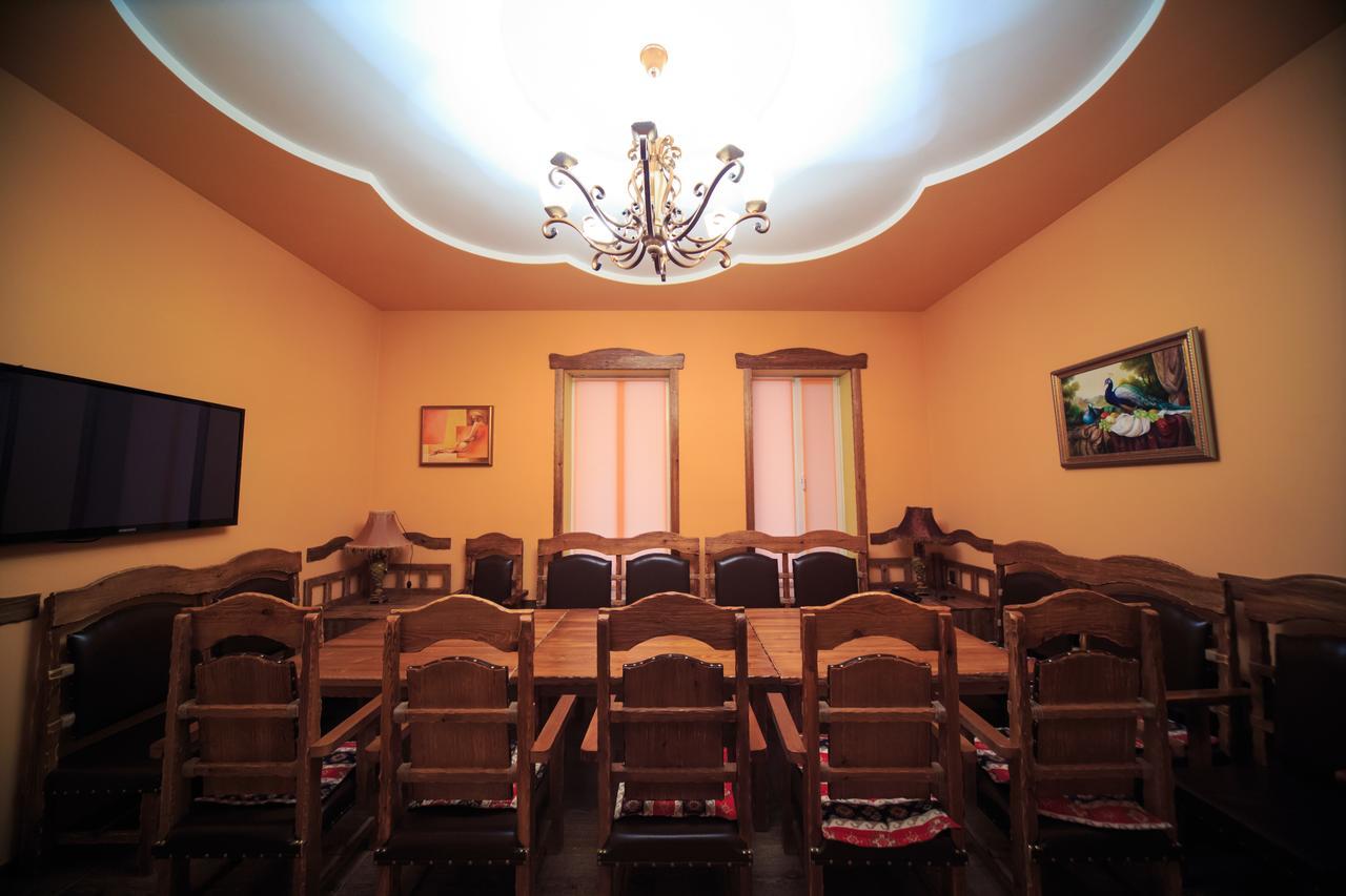Dvin Hotel Pavlodar Eksteriør bilde