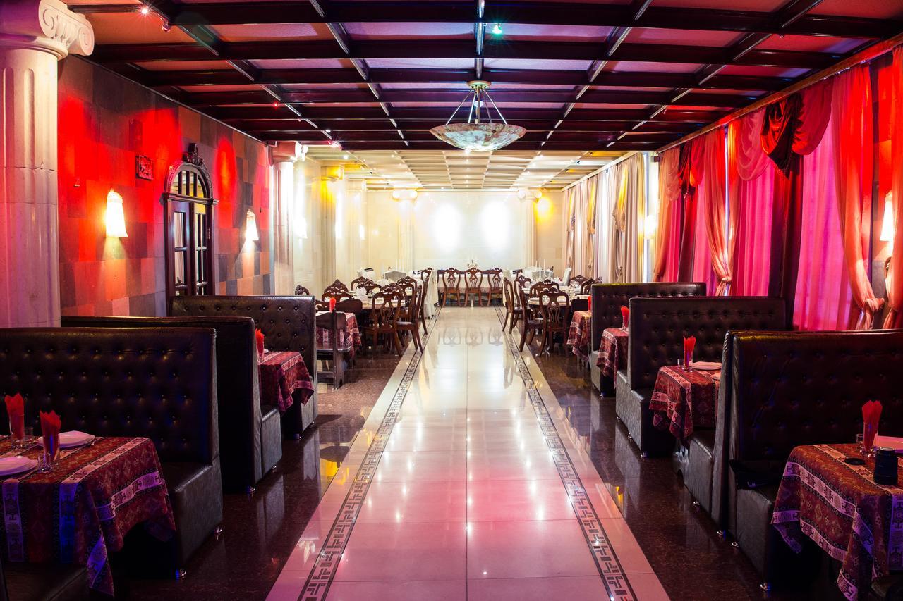 Dvin Hotel Pavlodar Eksteriør bilde