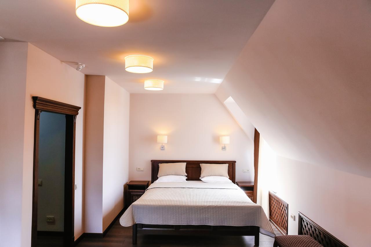 Dvin Hotel Pavlodar Eksteriør bilde