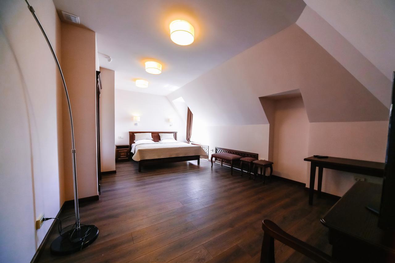 Dvin Hotel Pavlodar Eksteriør bilde