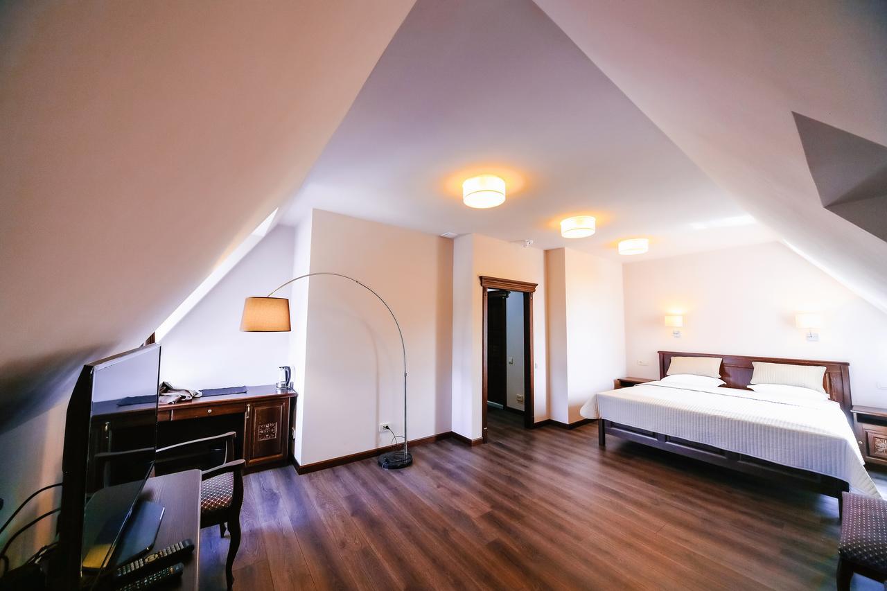 Dvin Hotel Pavlodar Eksteriør bilde