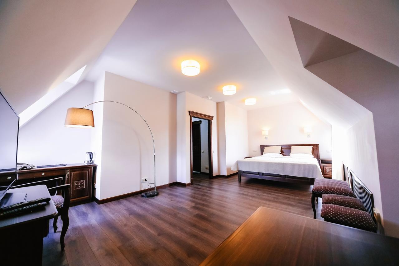 Dvin Hotel Pavlodar Eksteriør bilde