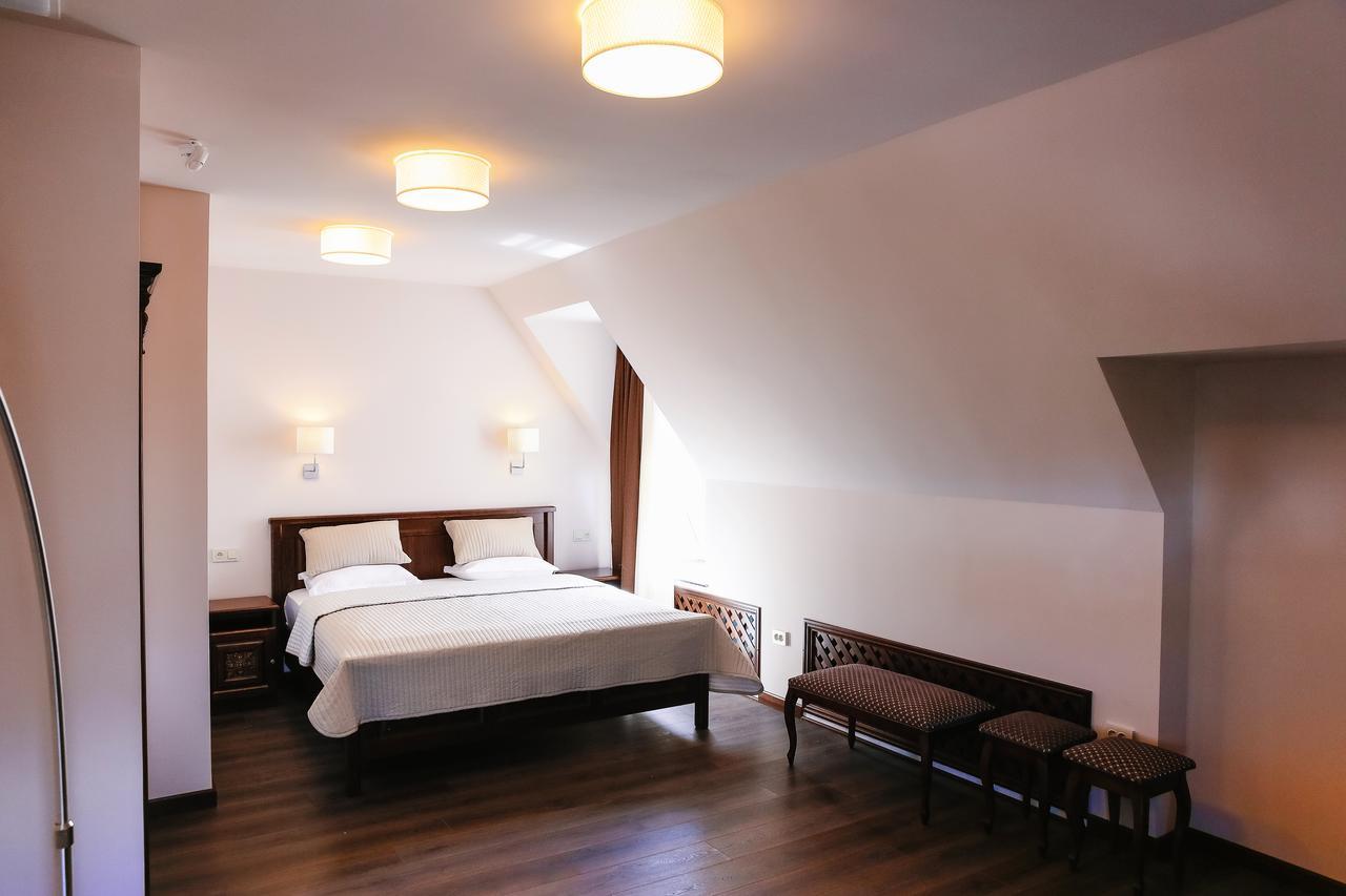 Dvin Hotel Pavlodar Eksteriør bilde