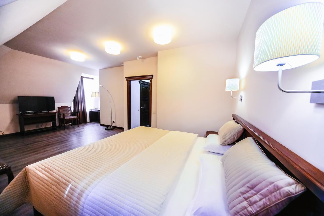 Dvin Hotel Pavlodar Eksteriør bilde